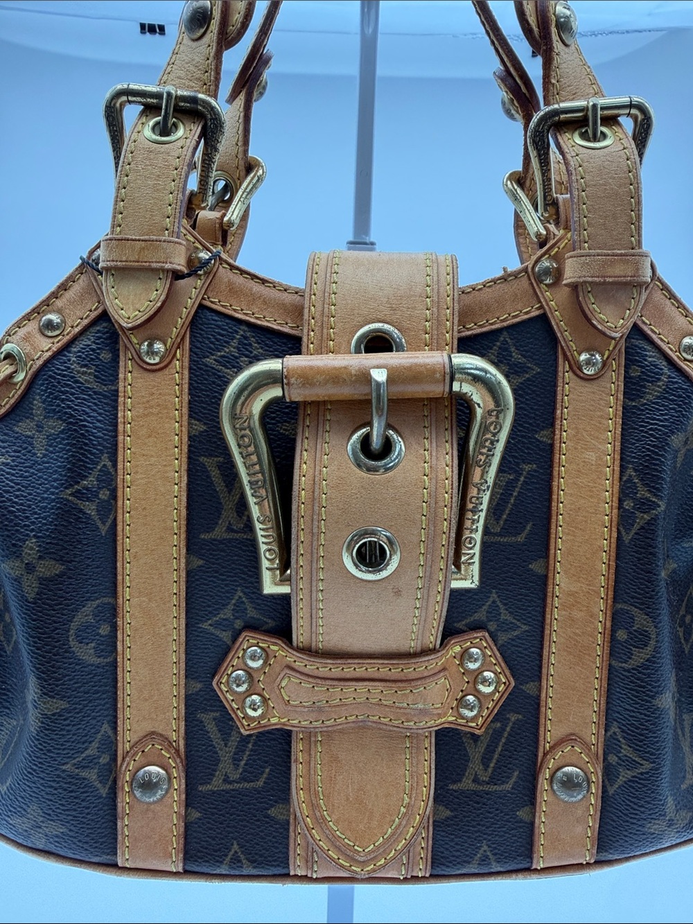 1️⃣6️⃣5️⃣0️⃣ Louis Vuitton Monogram Canvas Shoulder Bag with Vachetta Trim - Picture 2 of 16